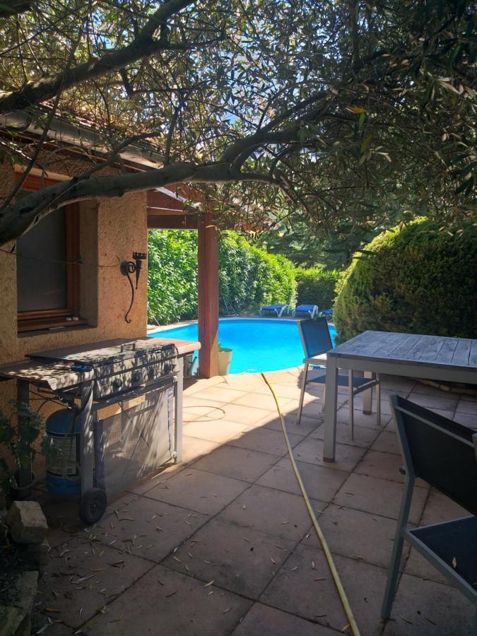 Au Paradis Des Grillons Espinasses Exterior foto