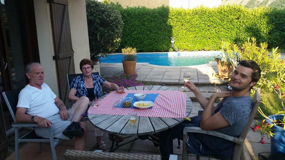 Au Paradis Des Grillons Espinasses Exterior foto
