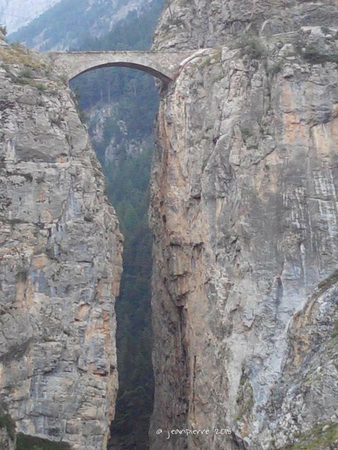 Au Paradis Des Grillons Espinasses Exterior foto