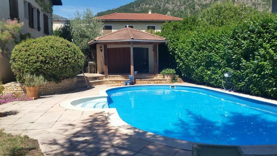 Au Paradis Des Grillons Espinasses Exterior foto